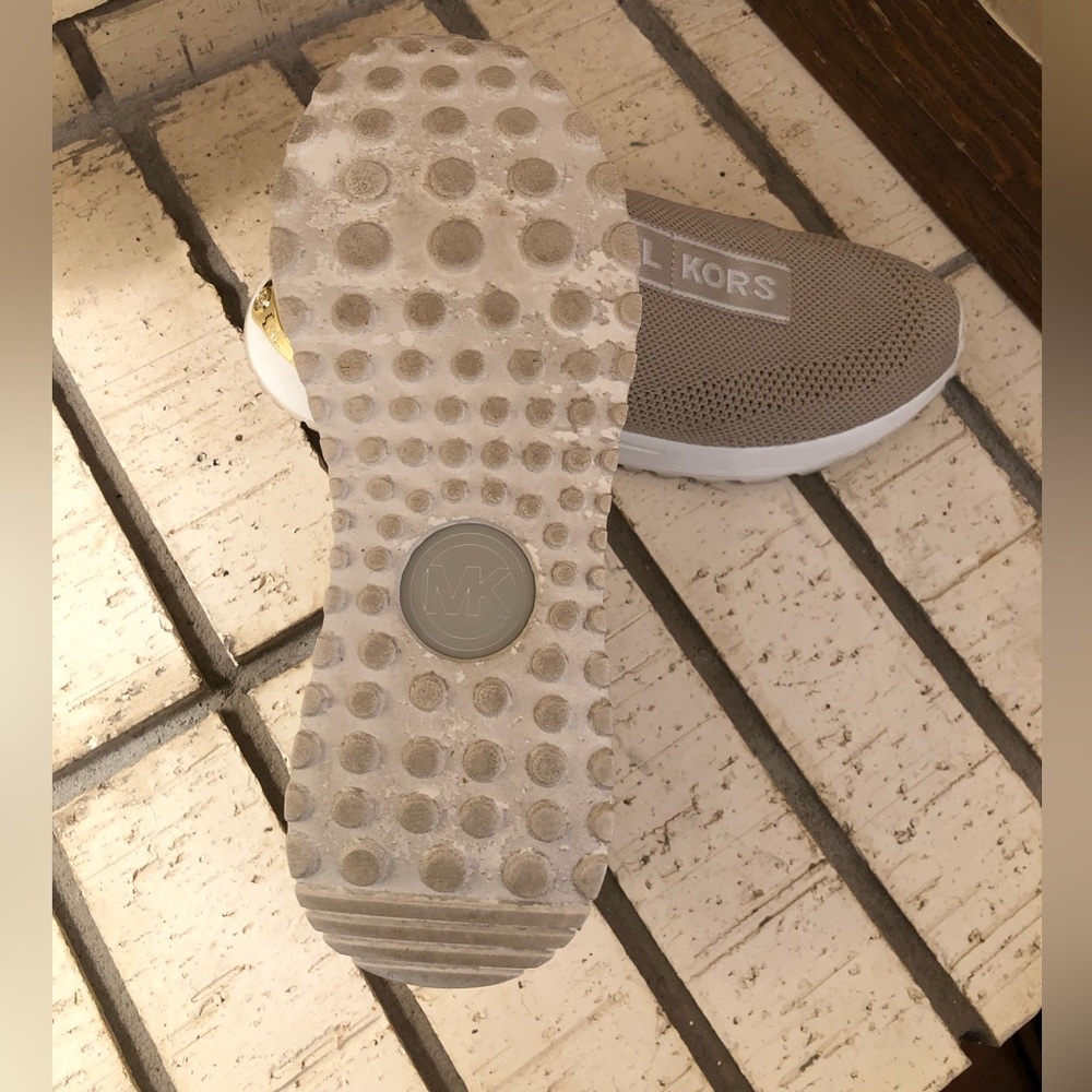 🤑PRICE DROP🤑  Michael Michael Kors Bodie Slip On Sneakers - Picture 10 of 11